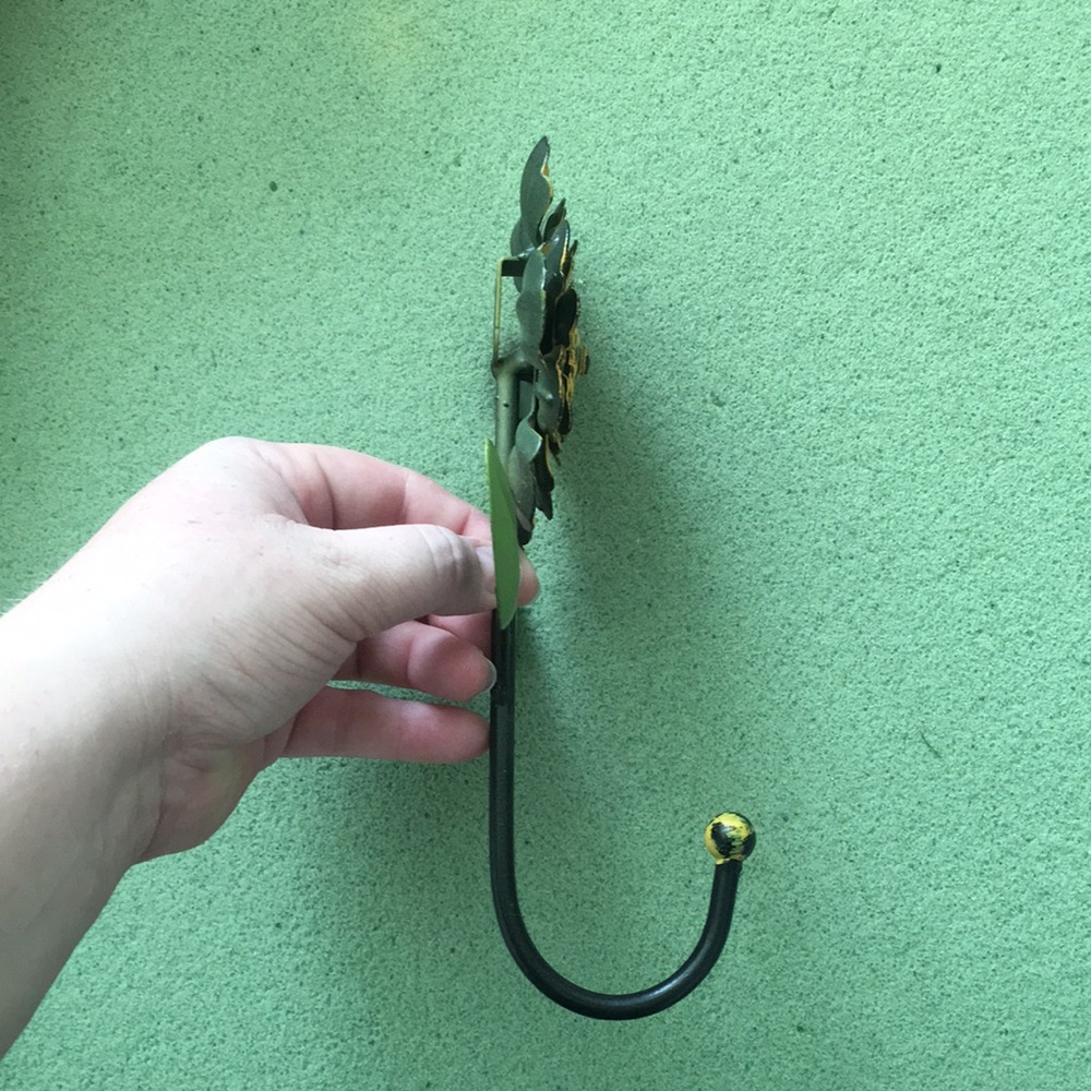 Flower wall hook - Picture 3 of 4